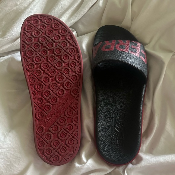 FERRAGAMO AMOS BLACK RUBBER SLIDES RED LETTERING - Picture 2 of 2